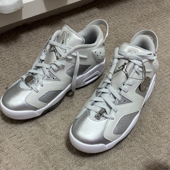 Jordan Golf Shoes in Silver and White (pristine) - Picture 1 of 6